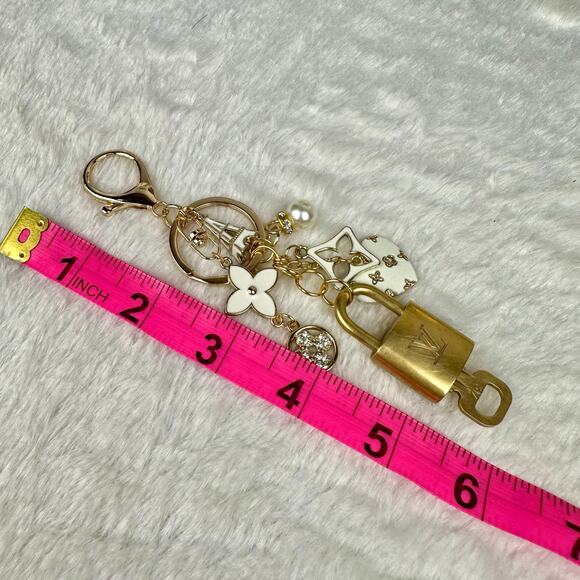Louis Vuitton Vintage Lock and Key #317 on Paris Heart Keychain Bag Charm CUSTOM - Picture 6 of 6